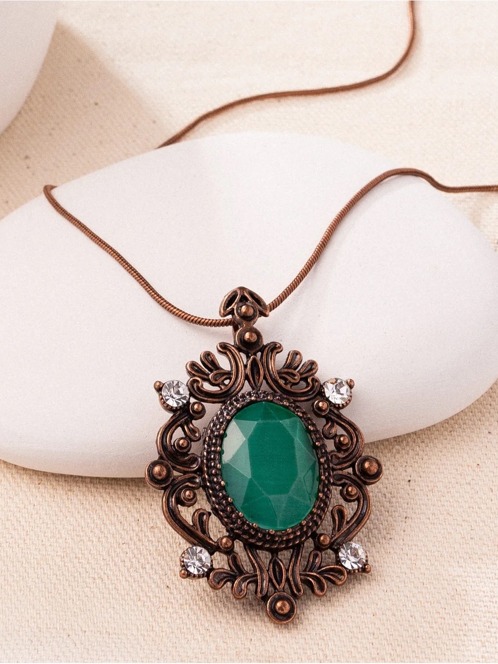 paparazzi Vintage-Inspired Emerald Green Filigree Pendant Necklace